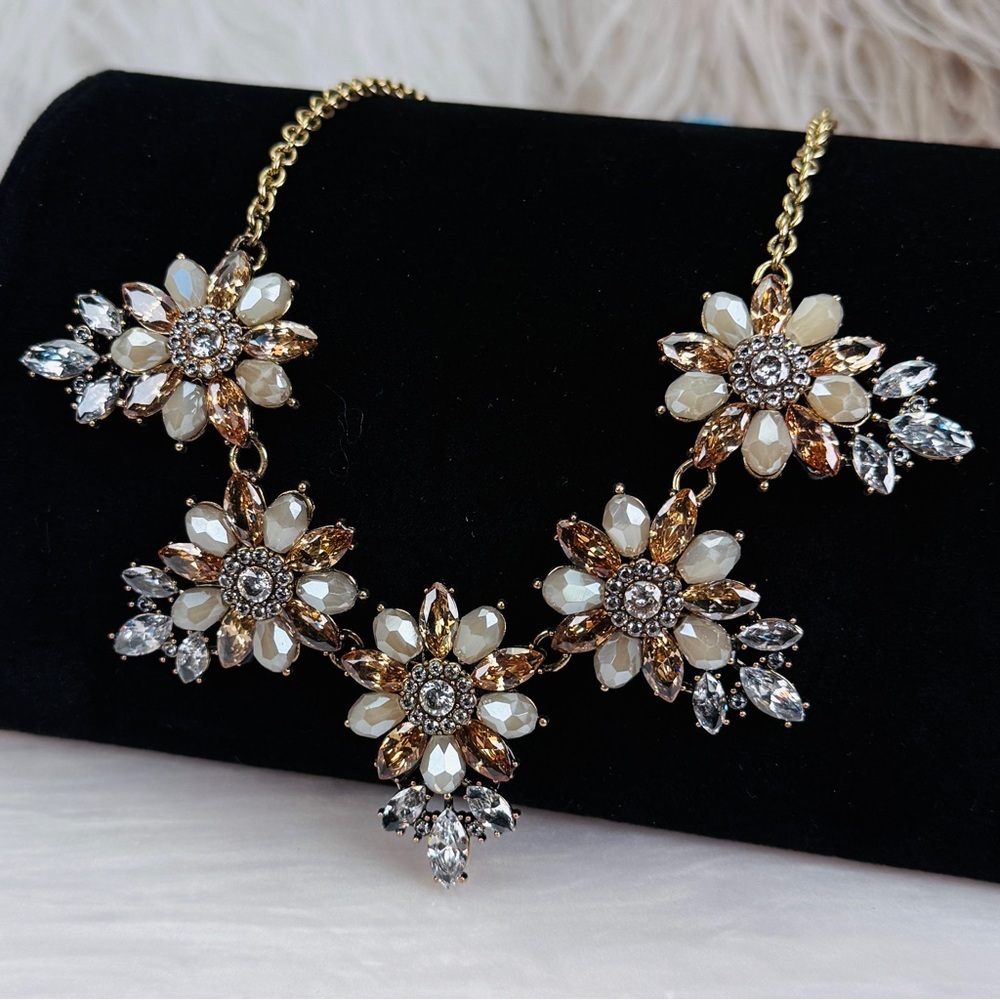 Vintage stunning Floral cluster Crystal statement Necklace